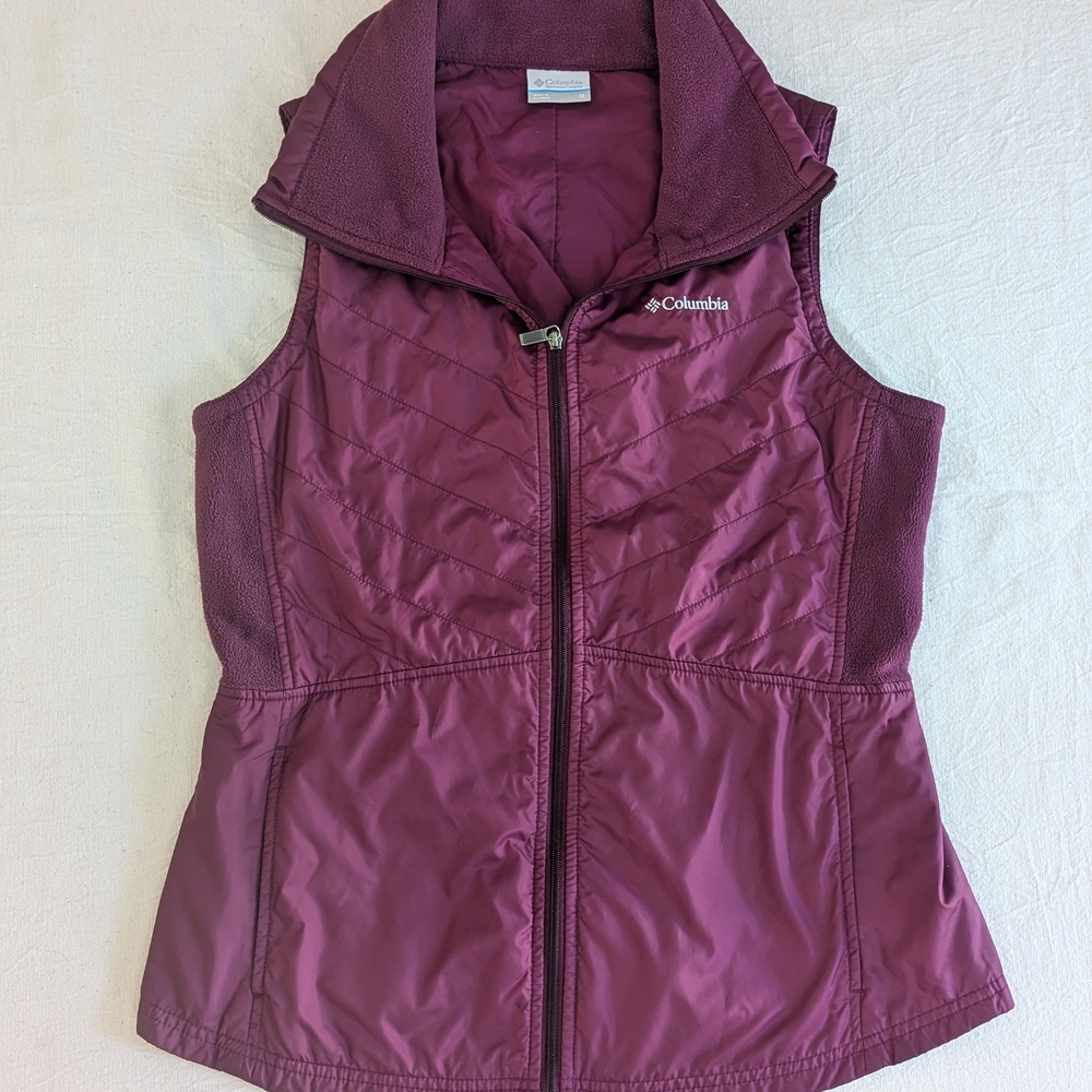 Columbia Women's Mix It Around Maroon Vest (M)